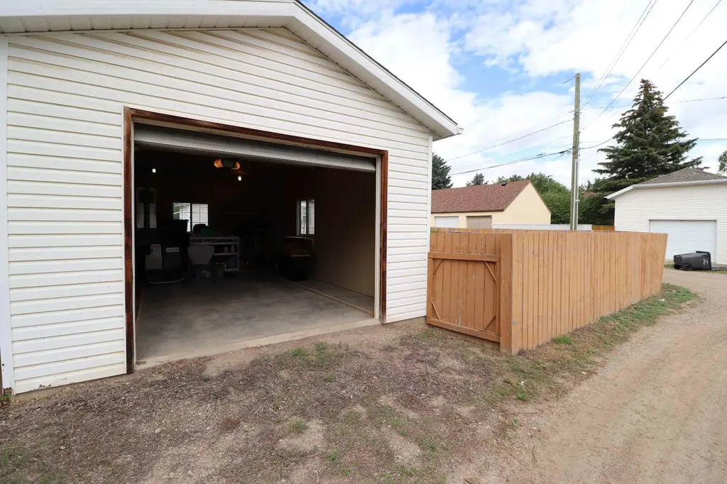 2209 21 A Avenue Coaldale AB T1M 1H6