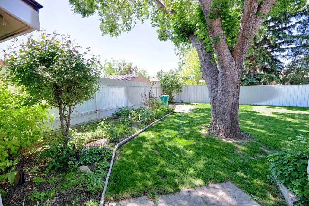 14 Mt Brazeau Road W Lethbridge AB T1K 6L6