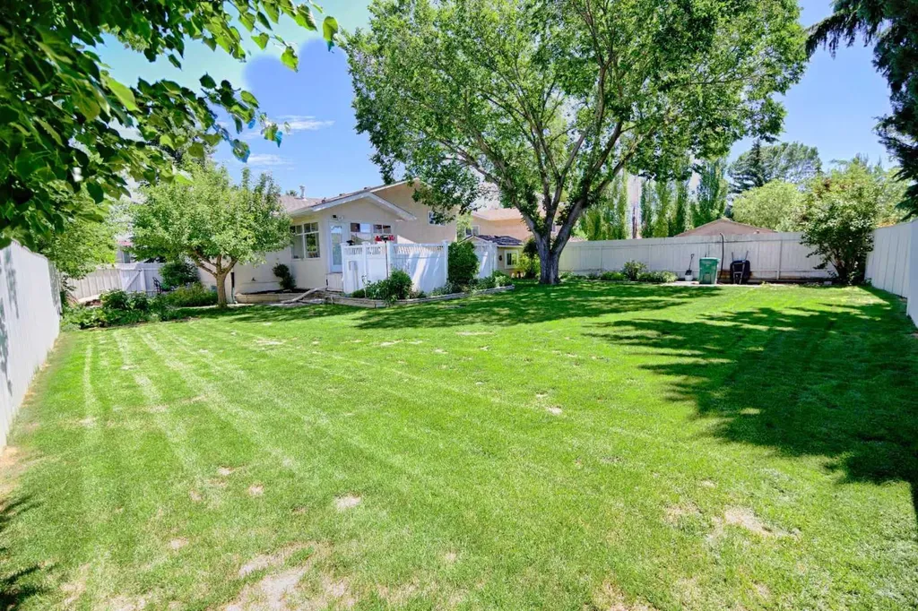 14 Mt Brazeau Road W Lethbridge AB T1K 6L6