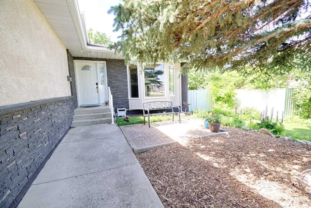 14 Mt Brazeau Road W Lethbridge AB T1K 6L6