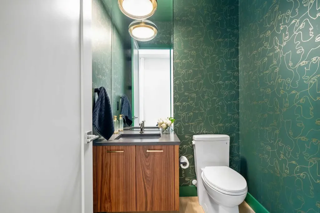 44 Greenwich Heath NW Calgary AB T3B 6P3