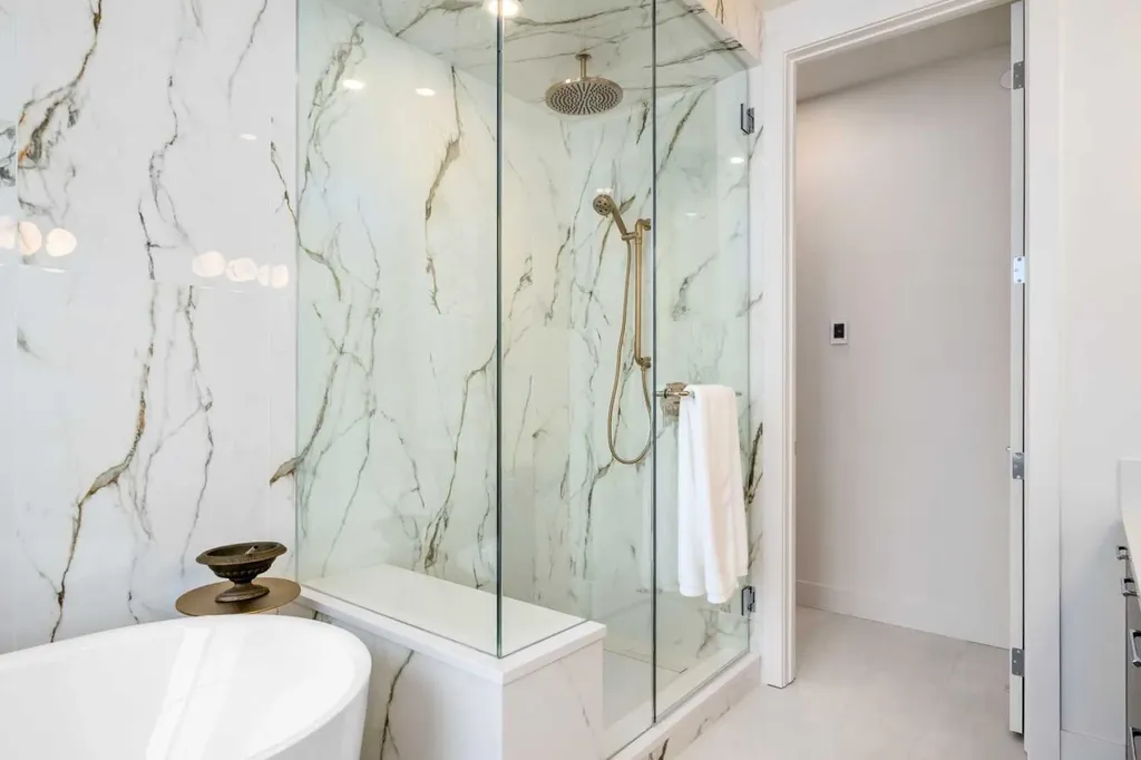 44 Greenwich Heath NW Calgary AB T3B 6P3