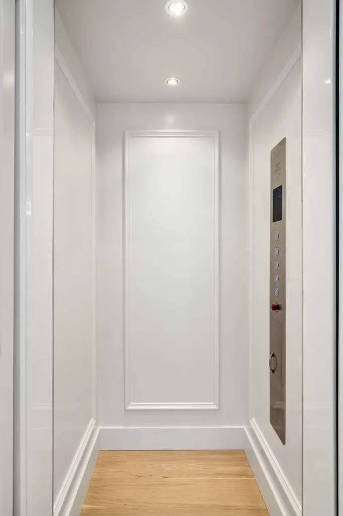 44 Greenwich Heath NW Calgary AB T3B 6P3