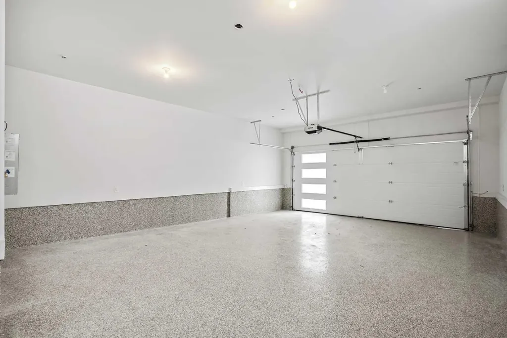 44 Greenwich Heath NW Calgary AB T3B 6P3