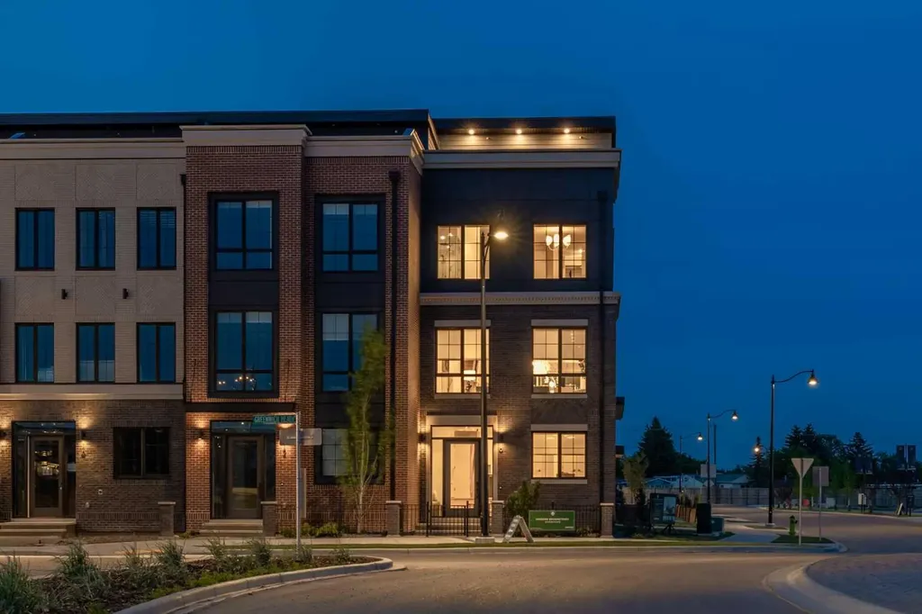 44 Greenwich Heath NW Calgary AB T3B 6P3