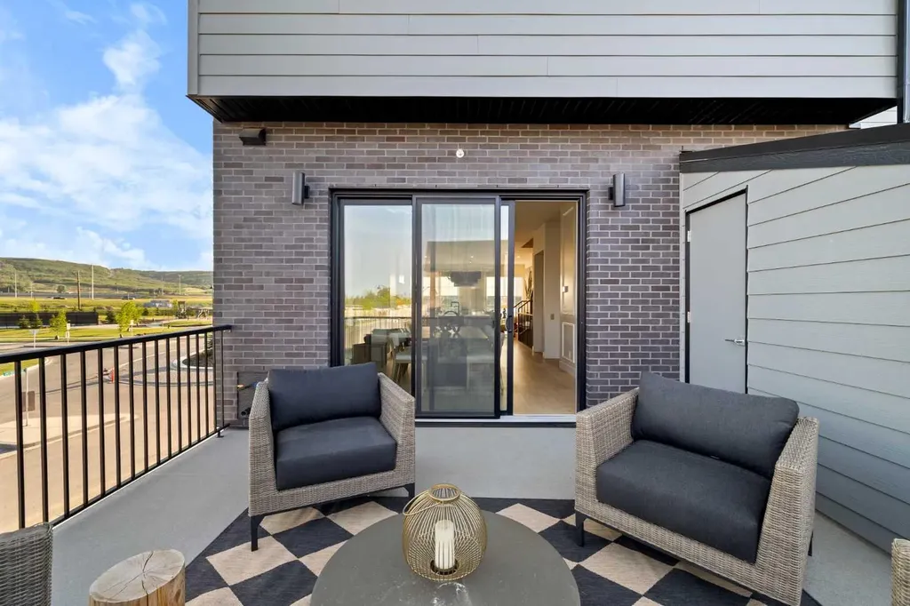 44 Greenwich Heath NW Calgary AB T3B 6P3