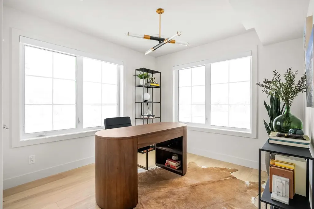 44 Greenwich Heath NW Calgary AB T3B 6P3