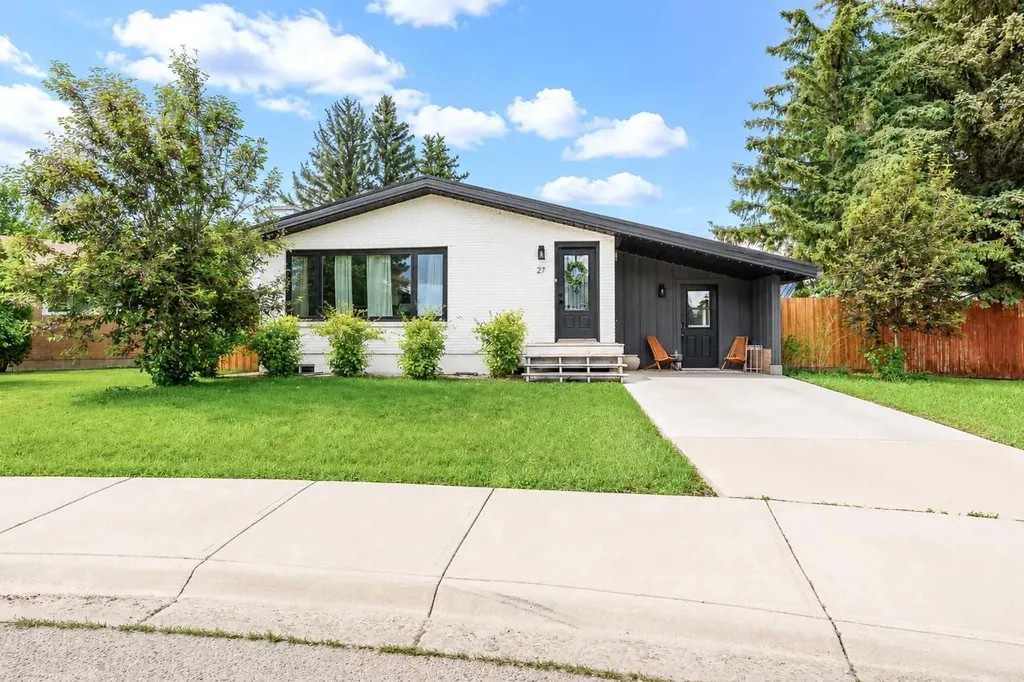 27 Laurel Place W Brooks AB T1R 0E4