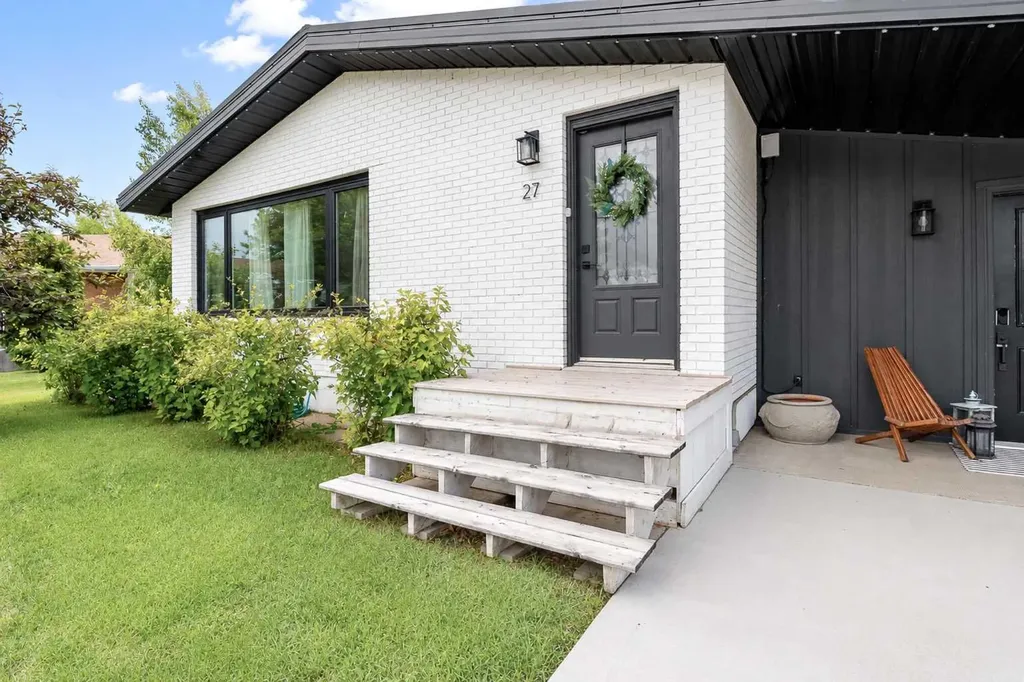 27 Laurel Place W Brooks AB T1R 0E4
