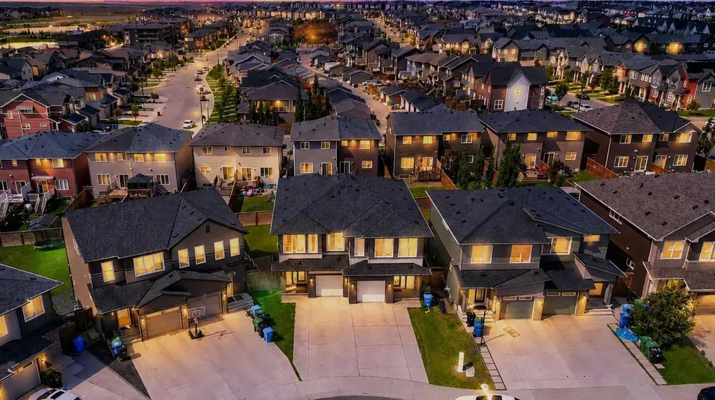 121 Carringvue Park NW Calgary AB T3P 1L1