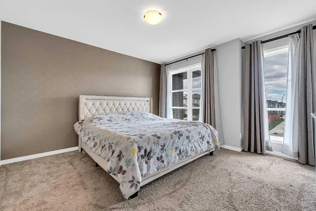 121 Carringvue Park NW Calgary AB T3P 1L1