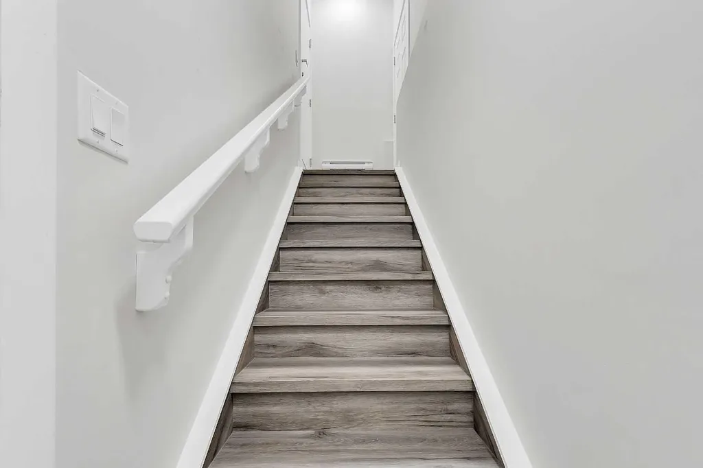 121 Carringvue Park NW Calgary AB T3P 1L1