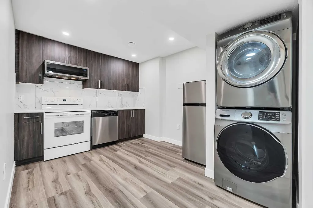 121 Carringvue Park NW Calgary AB T3P 1L1