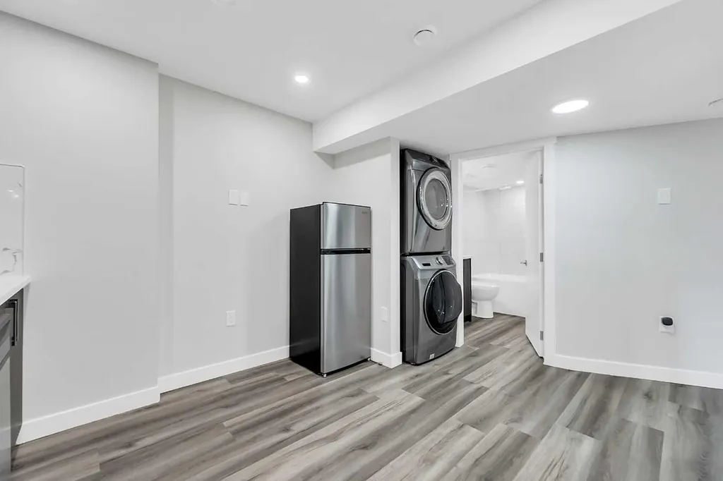 121 Carringvue Park NW Calgary AB T3P 1L1