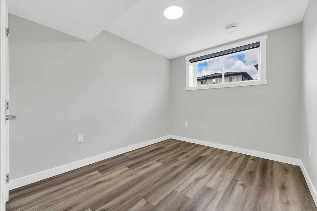 121 Carringvue Park NW Calgary AB T3P 1L1
