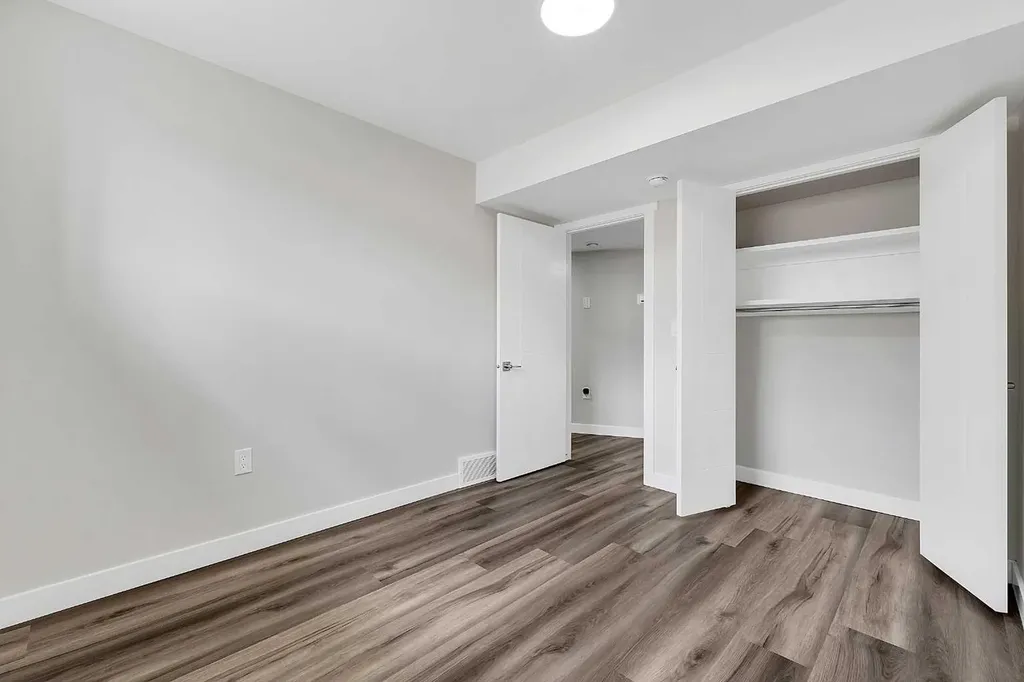 121 Carringvue Park NW Calgary AB T3P 1L1