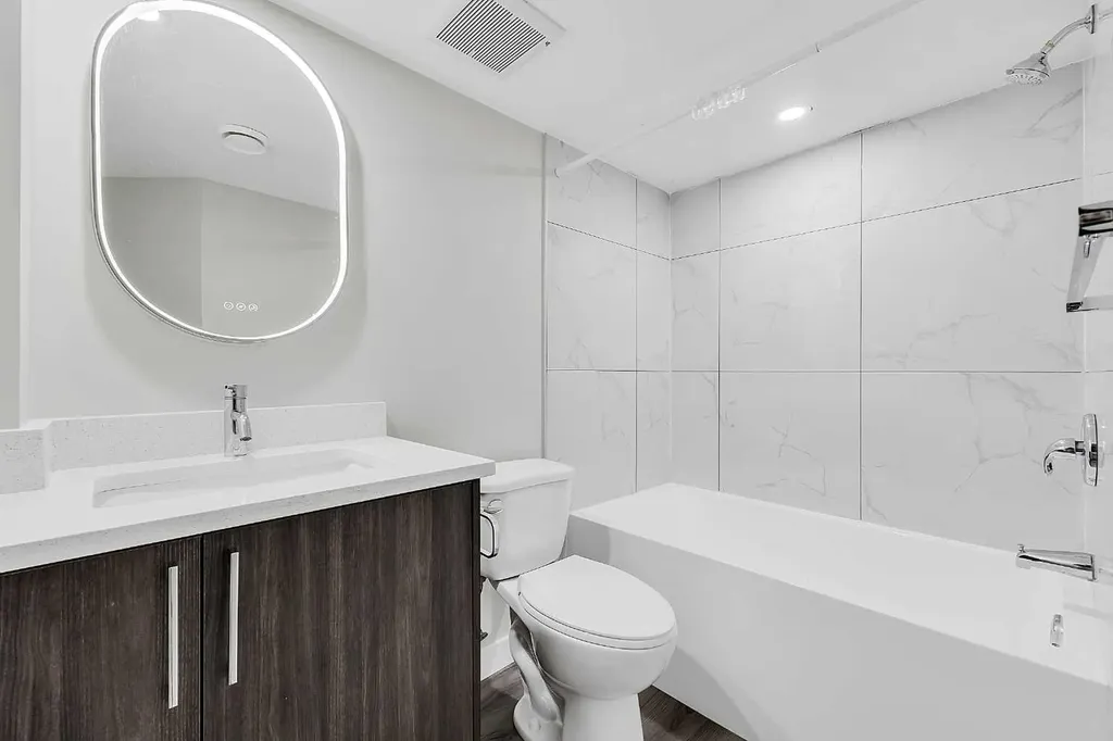 121 Carringvue Park NW Calgary AB T3P 1L1