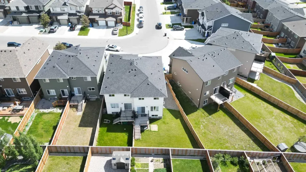 121 Carringvue Park NW Calgary AB T3P 1L1