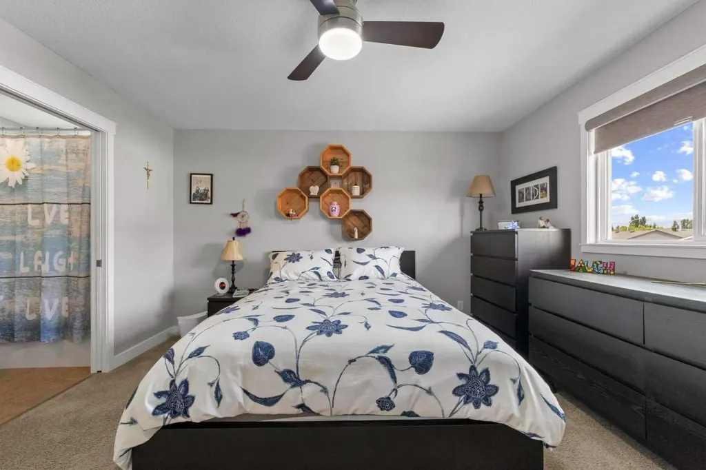 6814 40 Avenue Close Camrose AB T4V 5A7