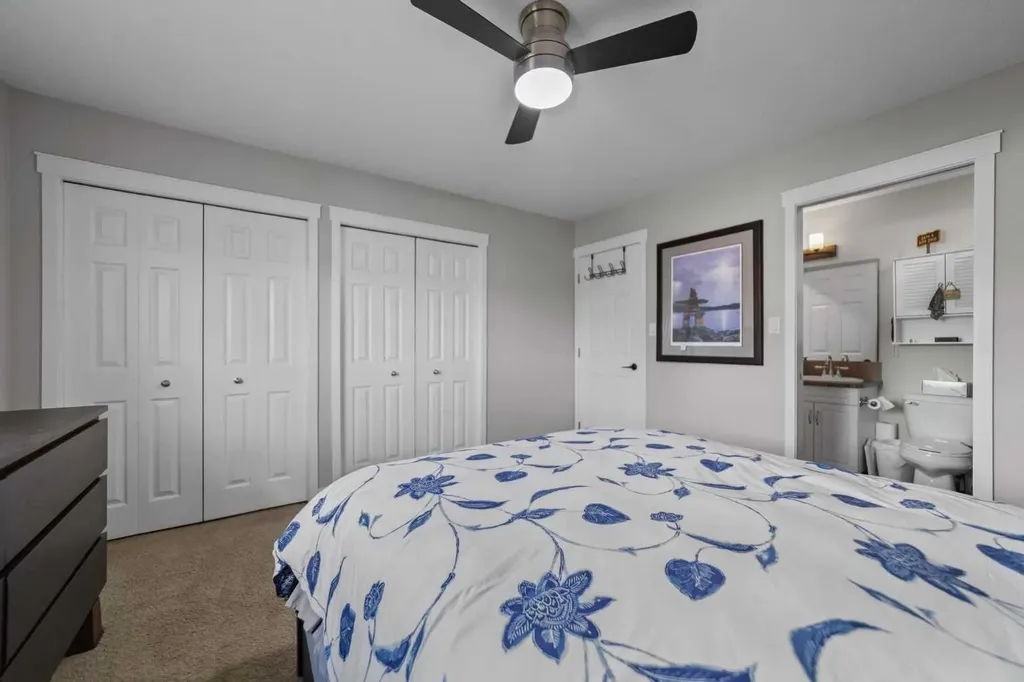 6814 40 Avenue Close Camrose AB T4V 5A7