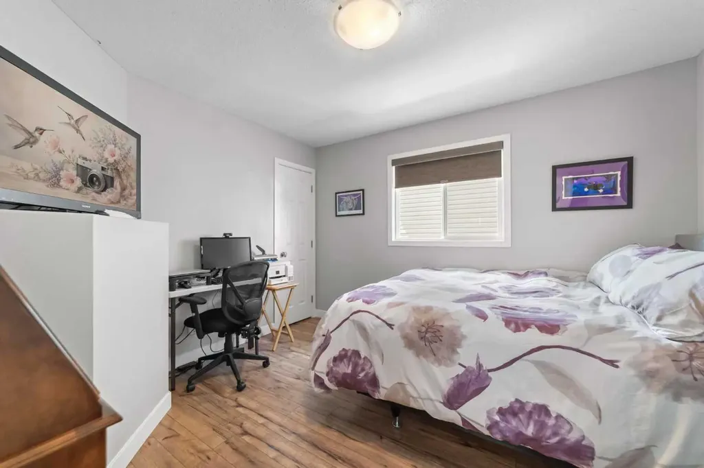 6814 40 Avenue Close Camrose AB T4V 5A7