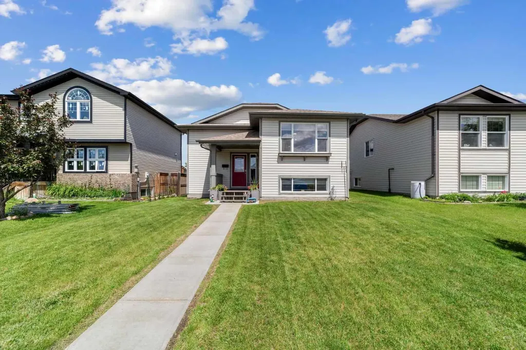 6814 40 Avenue Close Camrose AB T4V 5A7