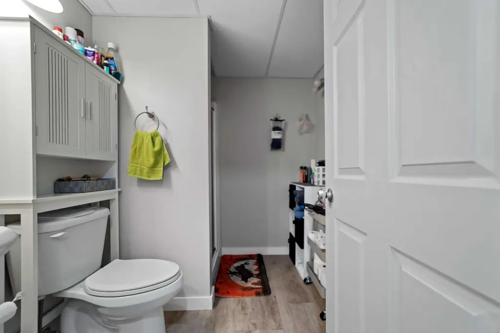 6814 40 Avenue Close Camrose AB T4V 5A7