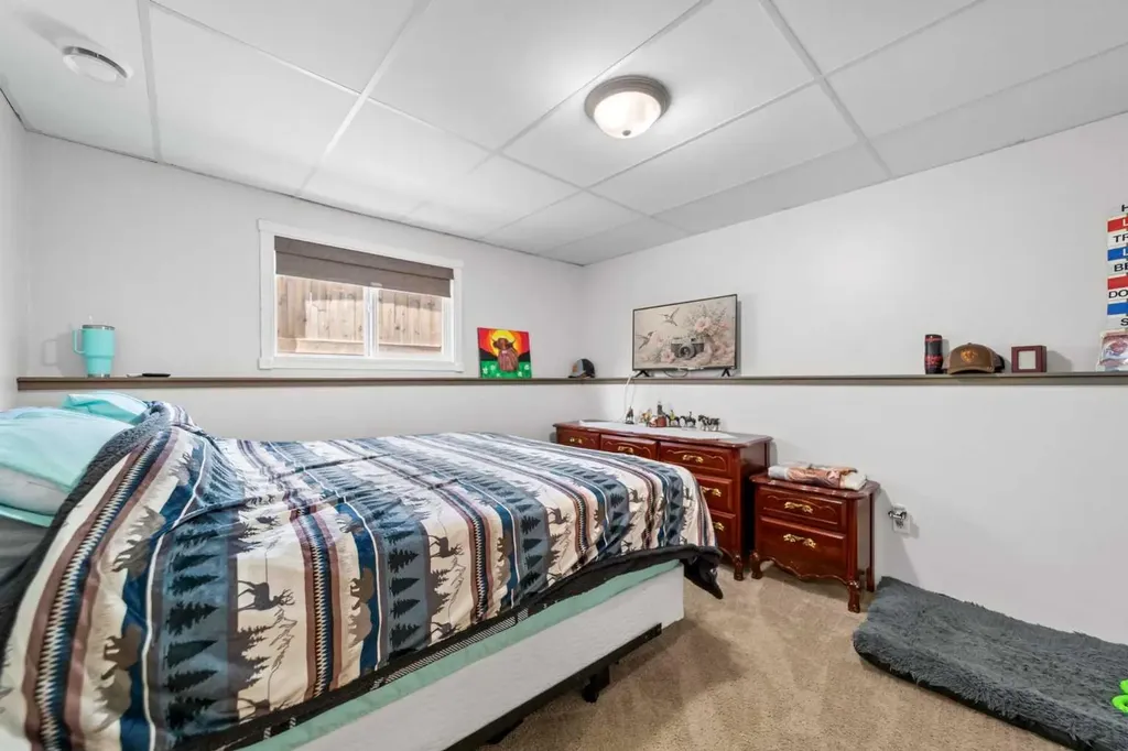6814 40 Avenue Close Camrose AB T4V 5A7