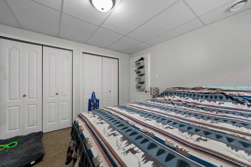 6814 40 Avenue Close Camrose AB T4V 5A7