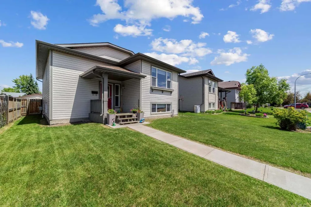 6814 40 Avenue Close Camrose AB T4V 5A7