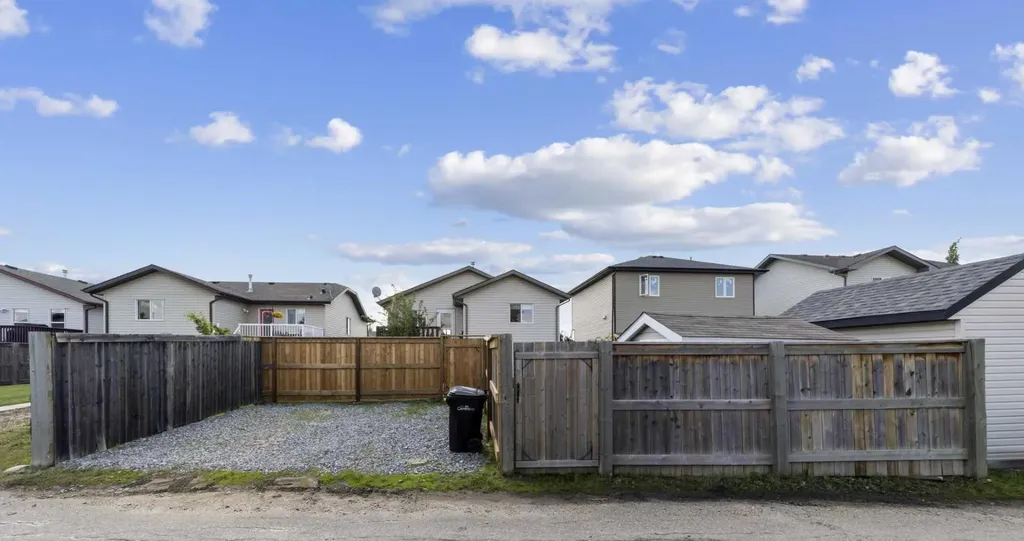 6814 40 Avenue Close Camrose AB T4V 5A7