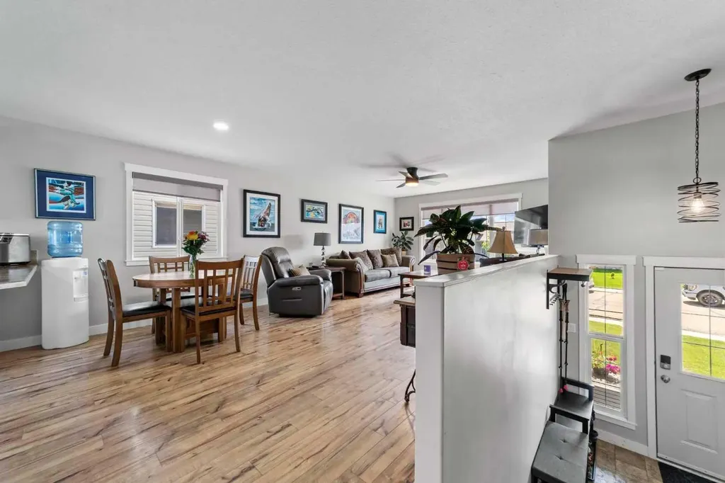 6814 40 Avenue Close Camrose AB T4V 5A7