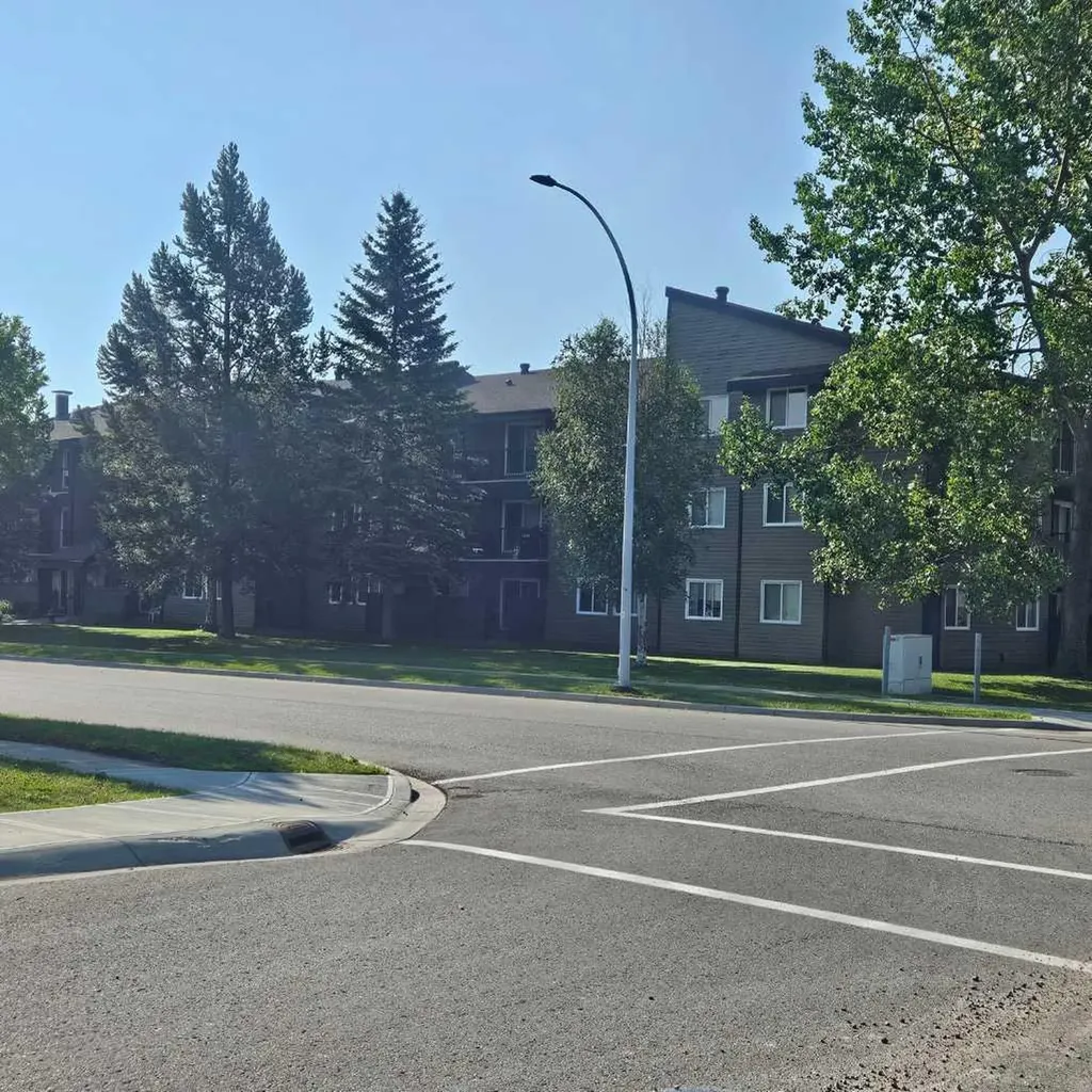 5611 10 Avenue Edson AB T7E 1R4