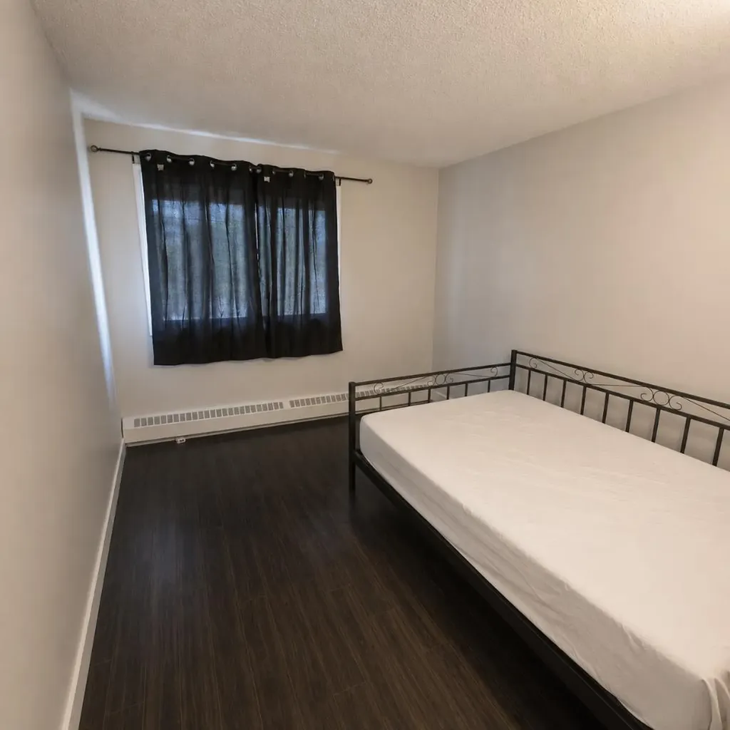 5611 10 Avenue Edson AB T7E 1R4