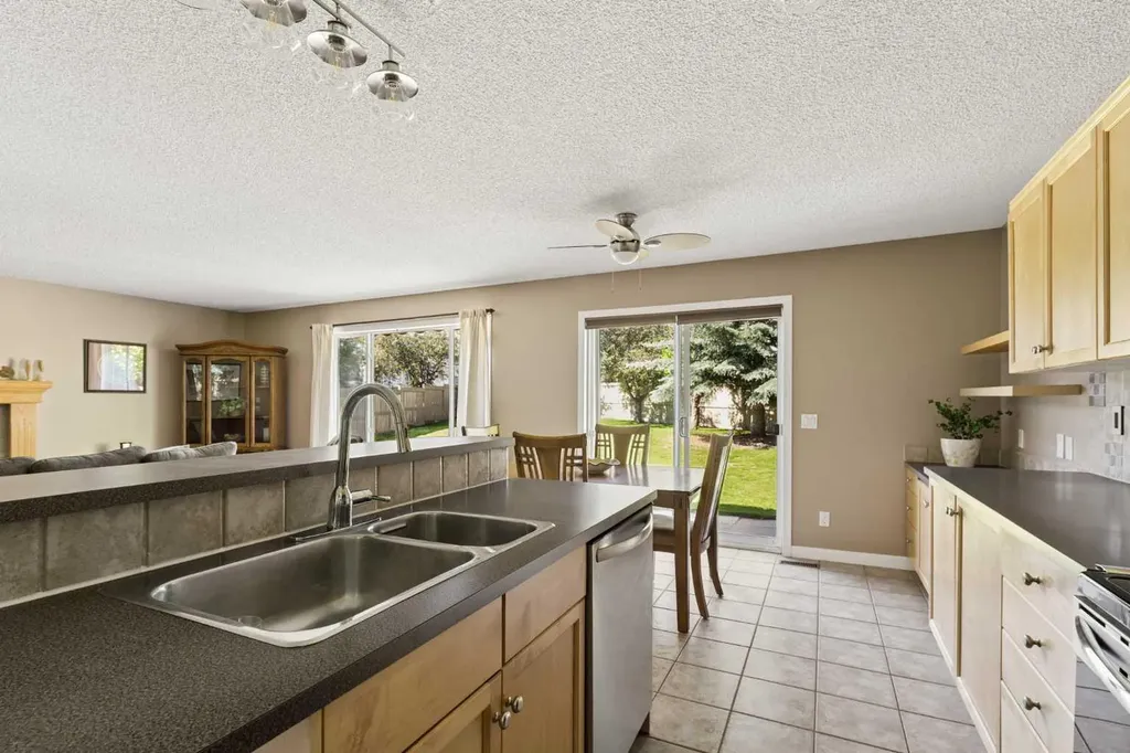 11 Somerglen Court SW Calgary AB T2Y 3V5