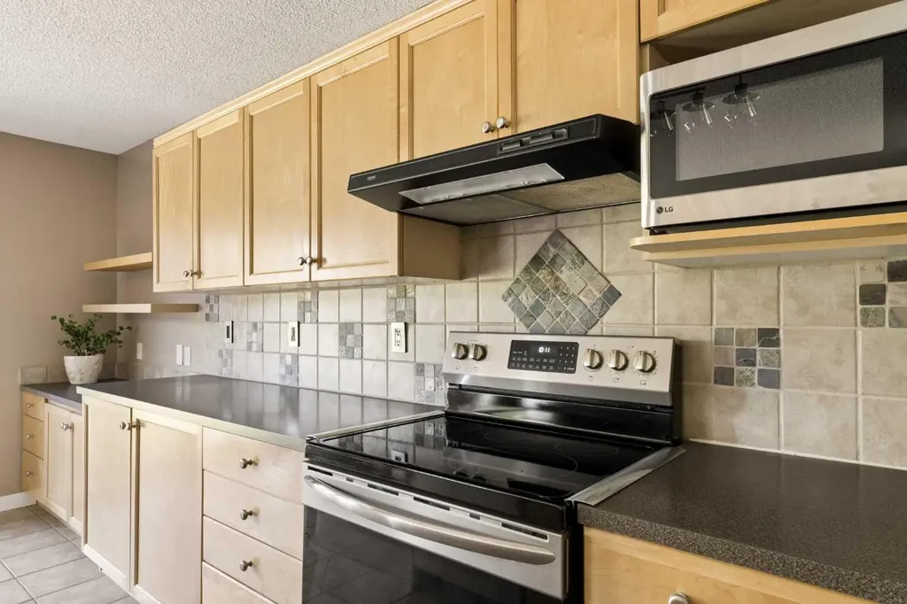 11 Somerglen Court SW Calgary AB T2Y 3V5