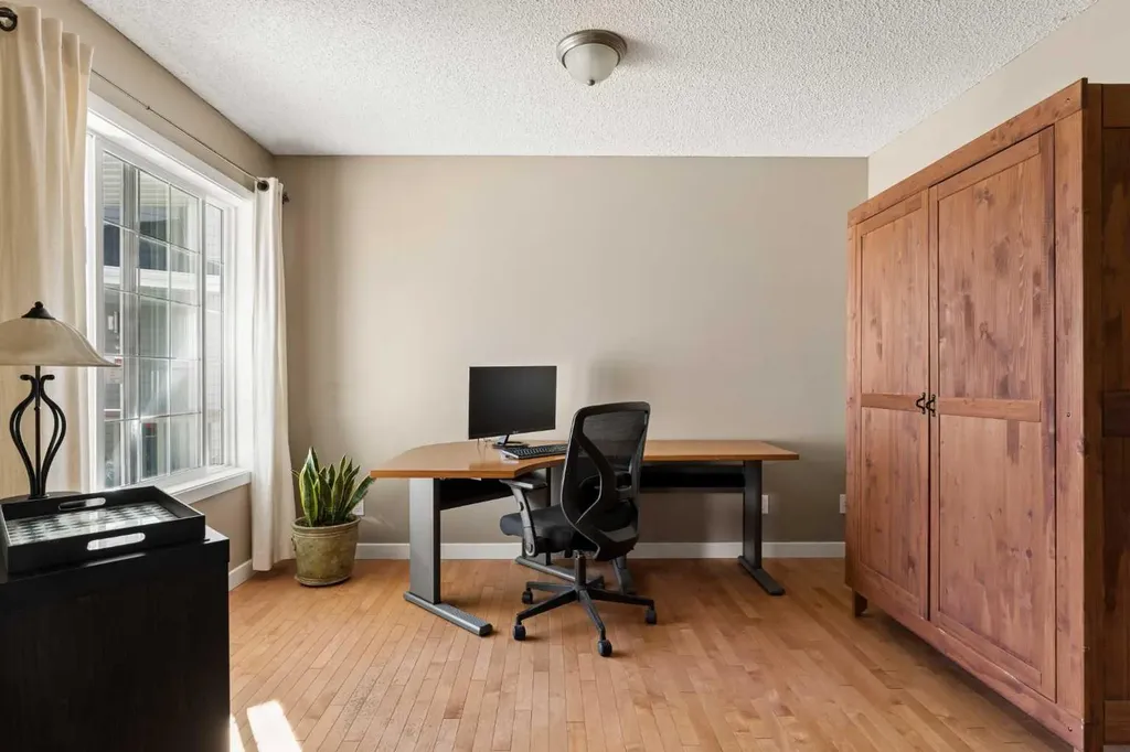 11 Somerglen Court SW Calgary AB T2Y 3V5