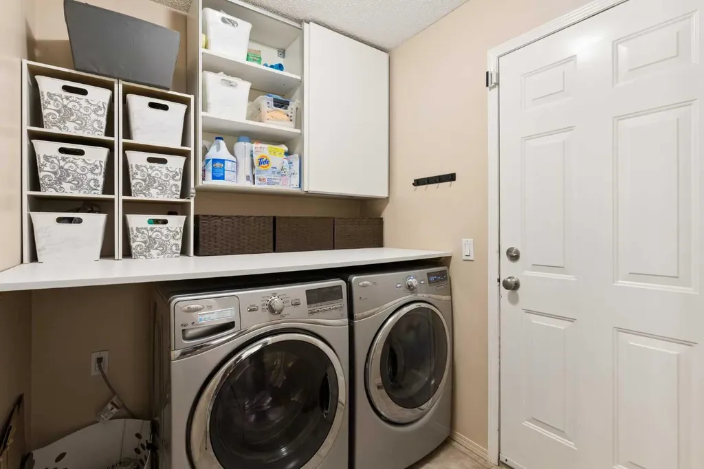 11 Somerglen Court SW Calgary AB T2Y 3V5