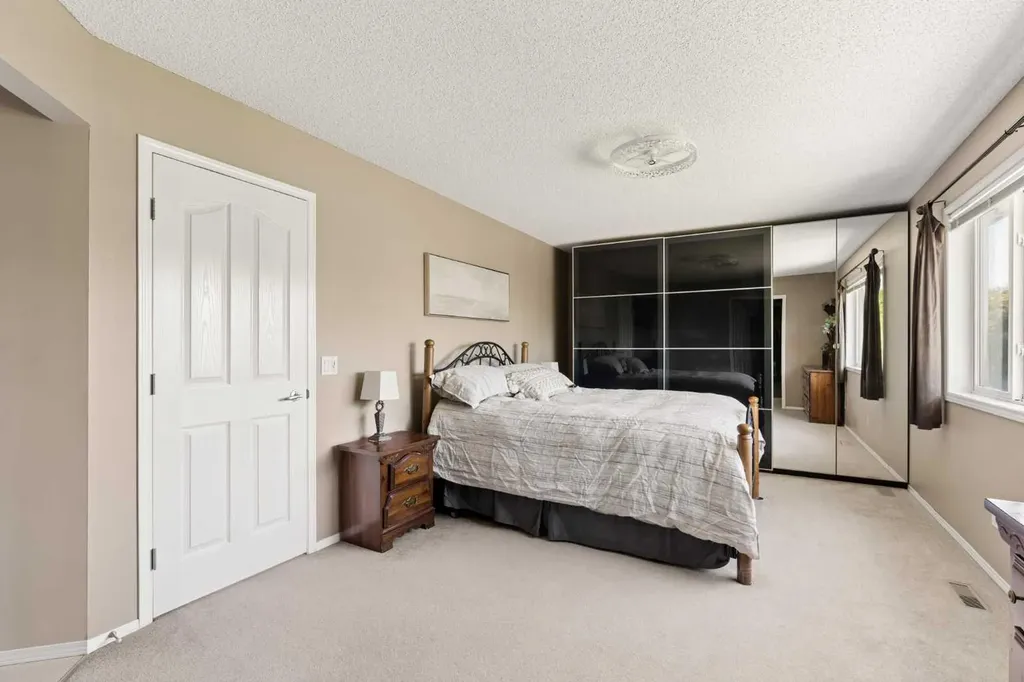 11 Somerglen Court SW Calgary AB T2Y 3V5