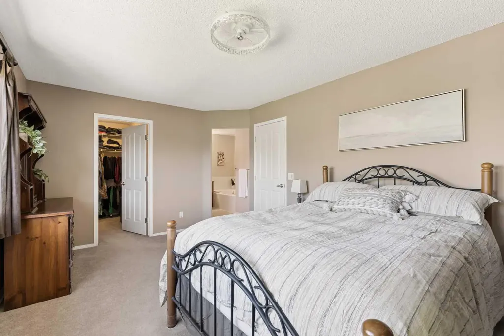 11 Somerglen Court SW Calgary AB T2Y 3V5