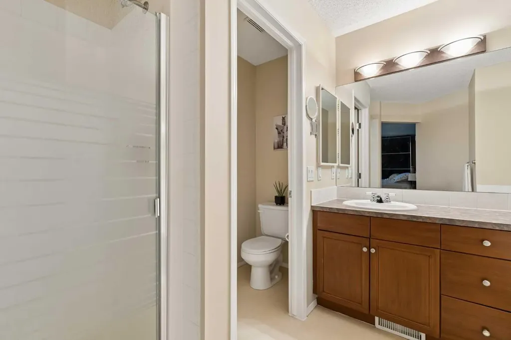 11 Somerglen Court SW Calgary AB T2Y 3V5