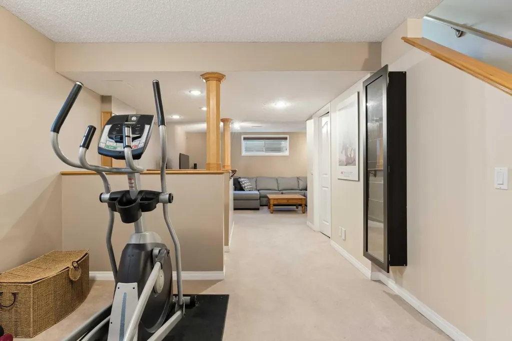 11 Somerglen Court SW Calgary AB T2Y 3V5