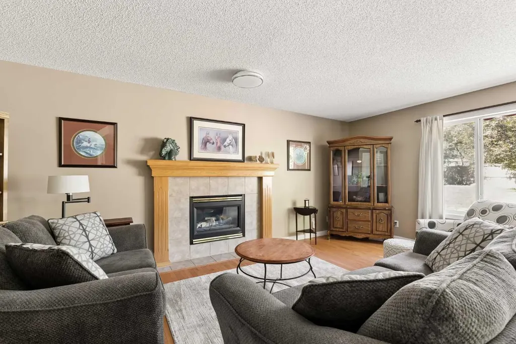 11 Somerglen Court SW Calgary AB T2Y 3V5