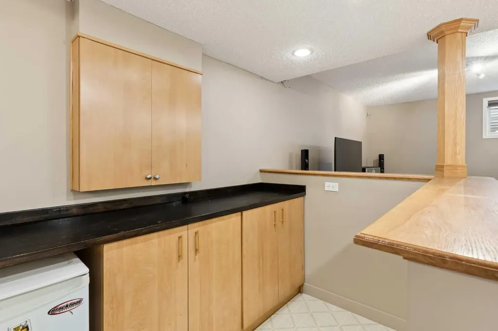 11 Somerglen Court SW Calgary AB T2Y 3V5