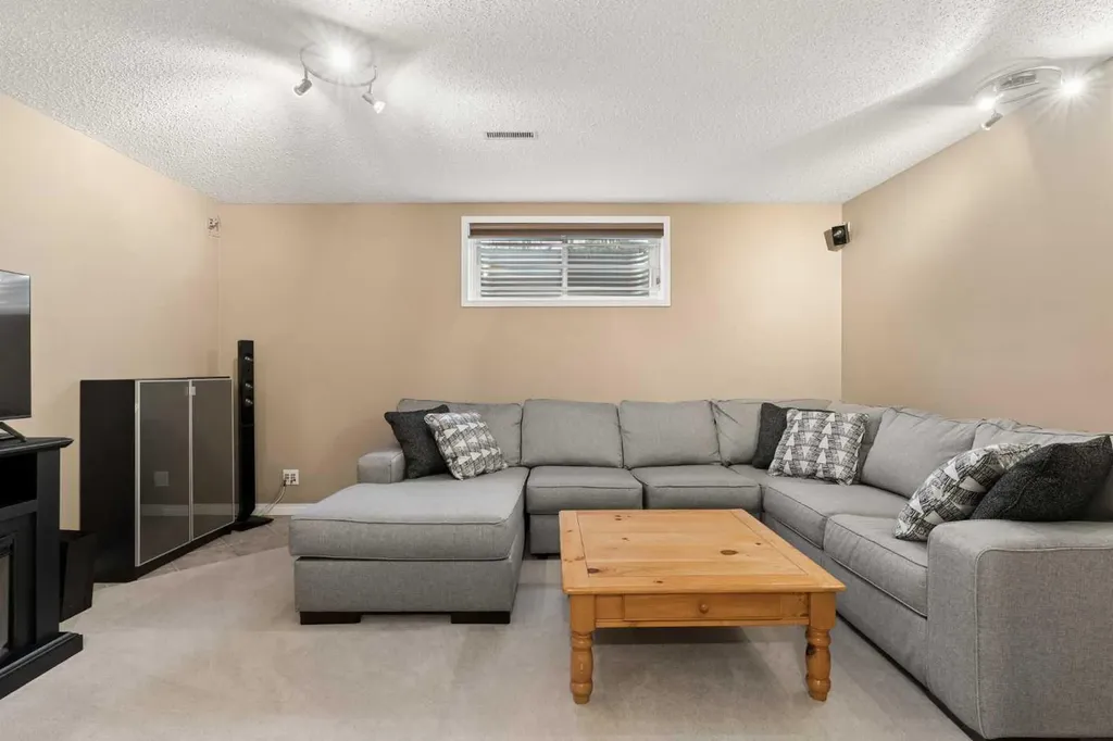11 Somerglen Court SW Calgary AB T2Y 3V5