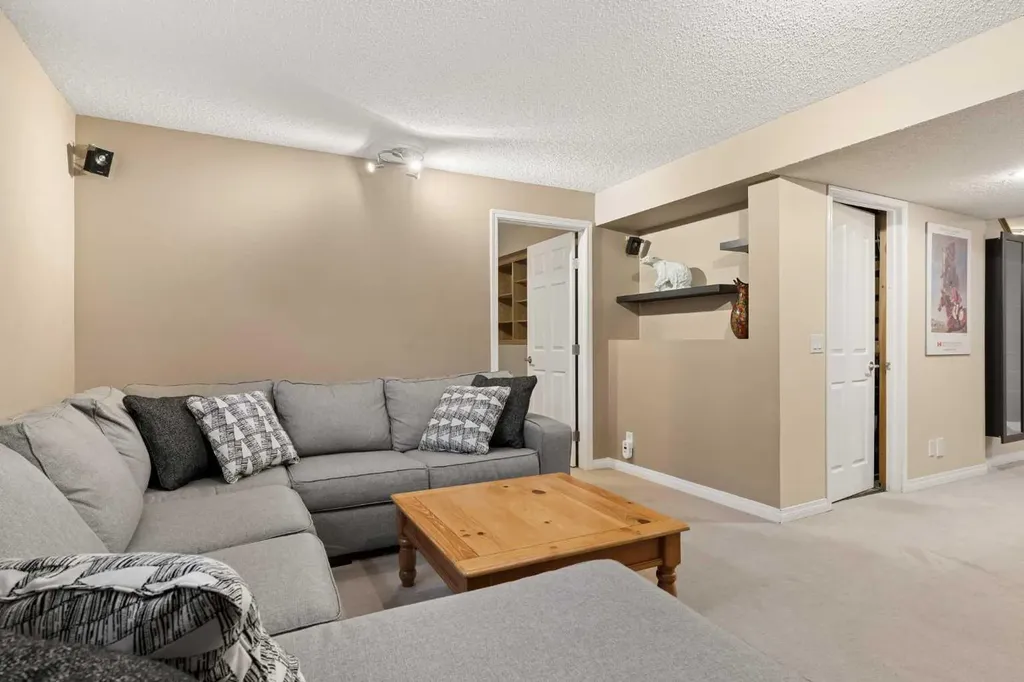 11 Somerglen Court SW Calgary AB T2Y 3V5
