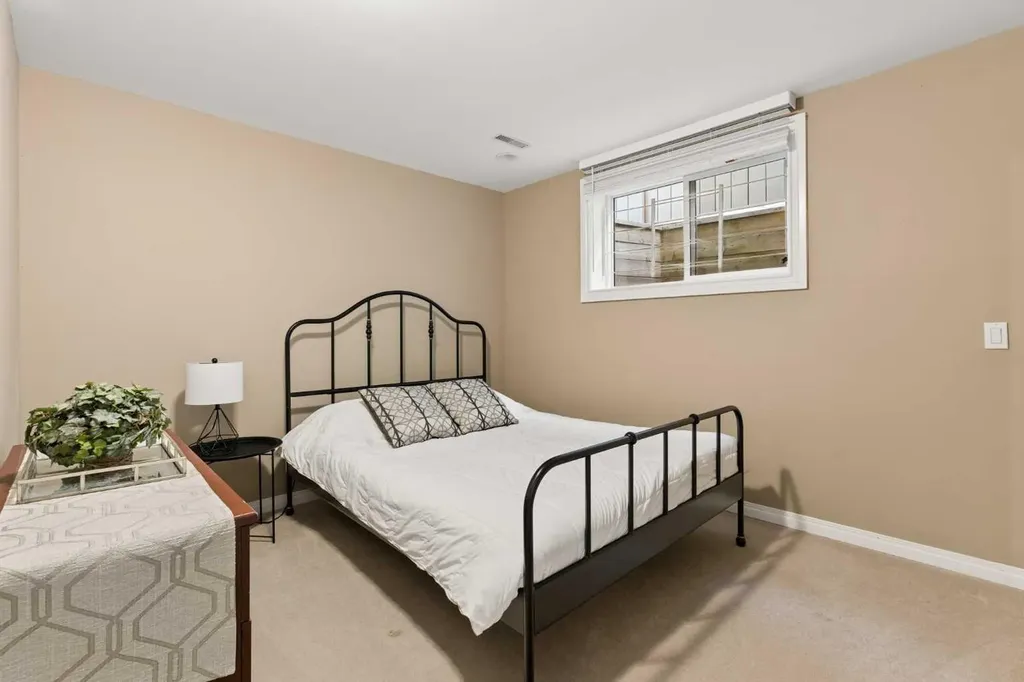 11 Somerglen Court SW Calgary AB T2Y 3V5