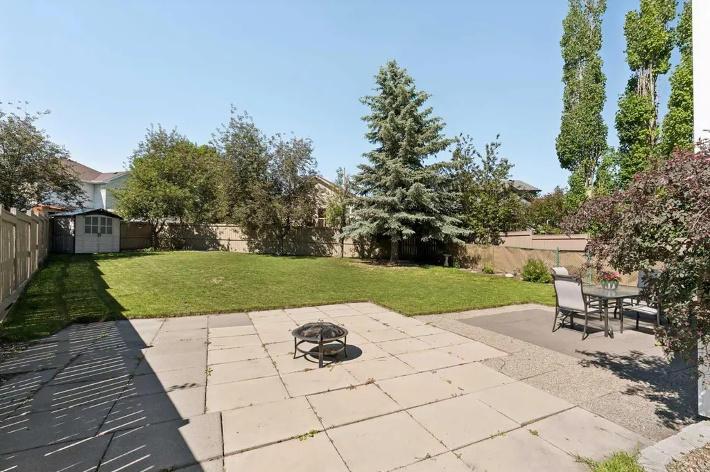 11 Somerglen Court SW Calgary AB T2Y 3V5