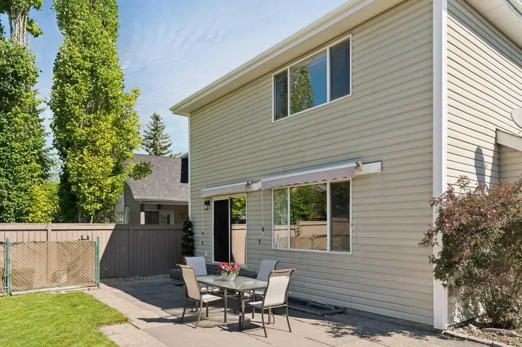 11 Somerglen Court SW Calgary AB T2Y 3V5