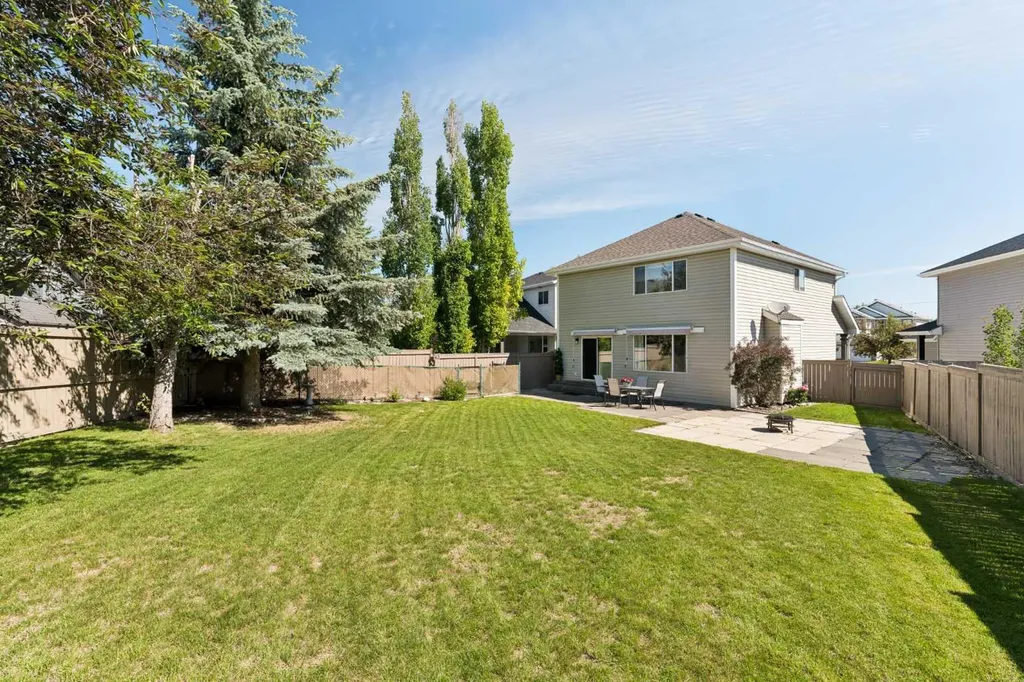 11 Somerglen Court SW Calgary AB T2Y 3V5
